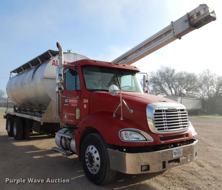 image for item DK8259 2006 Freightliner Columbia 120  feed delivery truck