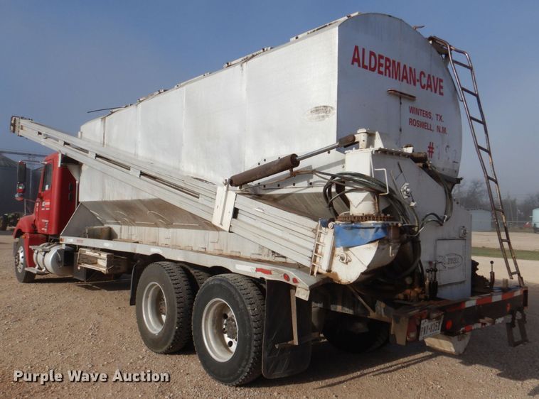 image for item DK8259 2006 Freightliner Columbia 120  feed delivery truck