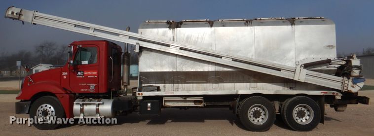 image for item DK8259 2006 Freightliner Columbia 120  feed delivery truck