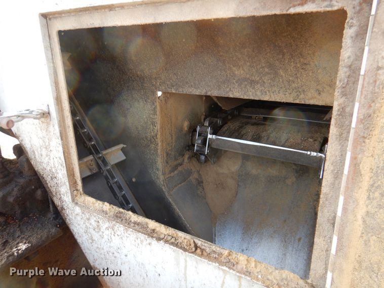 image for item DK8259 2006 Freightliner Columbia 120  feed delivery truck