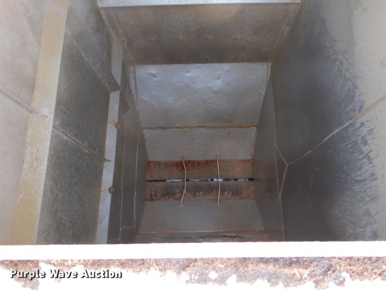 image for item DK8259 2006 Freightliner Columbia 120  feed delivery truck