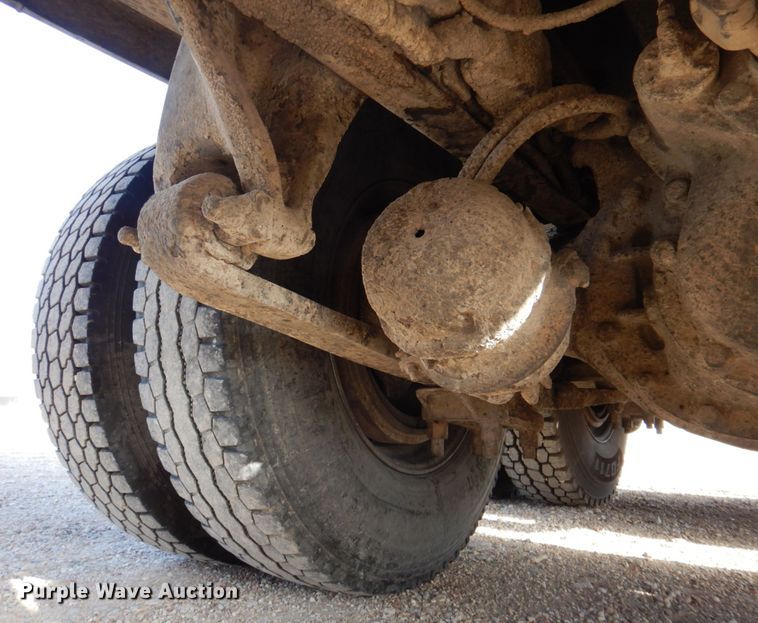 image for item DK8259 2006 Freightliner Columbia 120  feed delivery truck