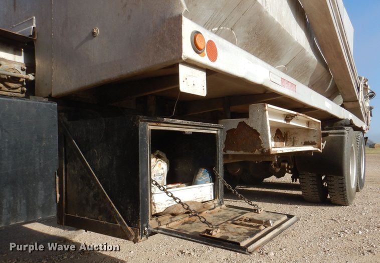 image for item DK8259 2006 Freightliner Columbia 120  feed delivery truck