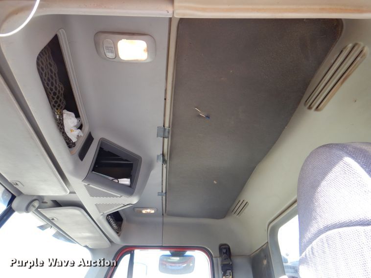 image for item DK8259 2006 Freightliner Columbia 120  feed delivery truck