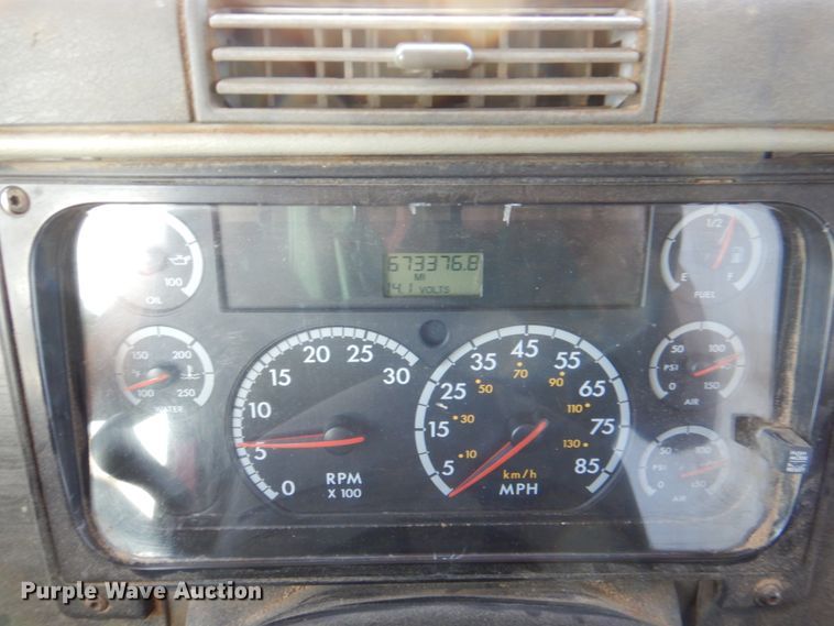 image for item DK8259 2006 Freightliner Columbia 120  feed delivery truck