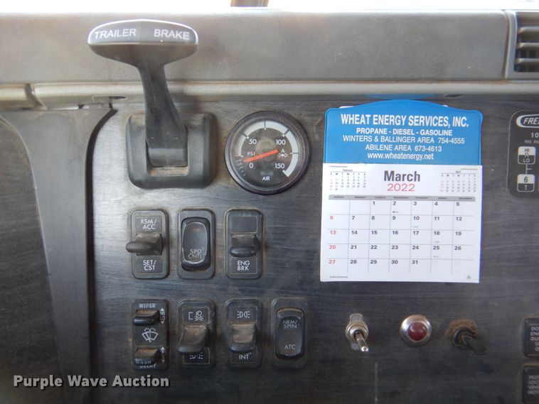 image for item DK8259 2006 Freightliner Columbia 120  feed delivery truck