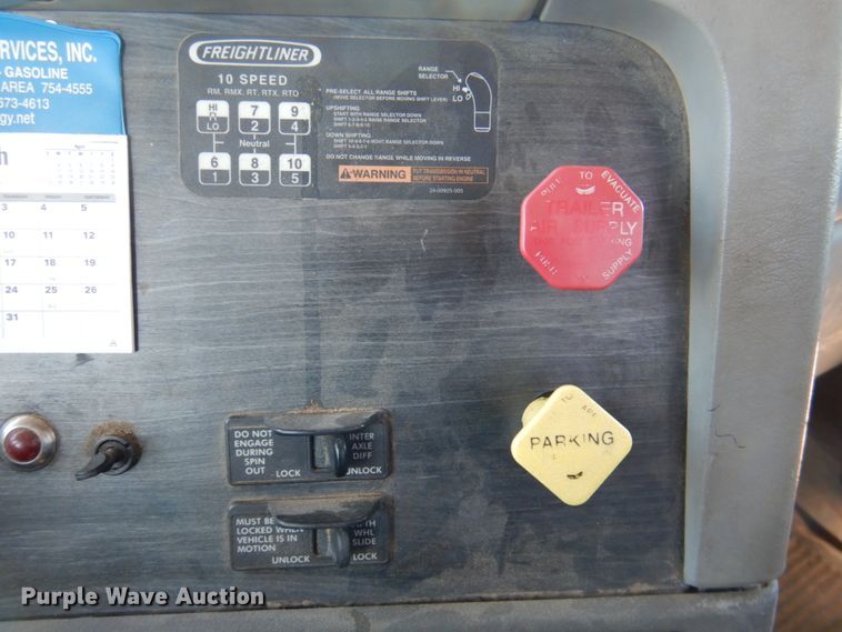 image for item DK8259 2006 Freightliner Columbia 120  feed delivery truck