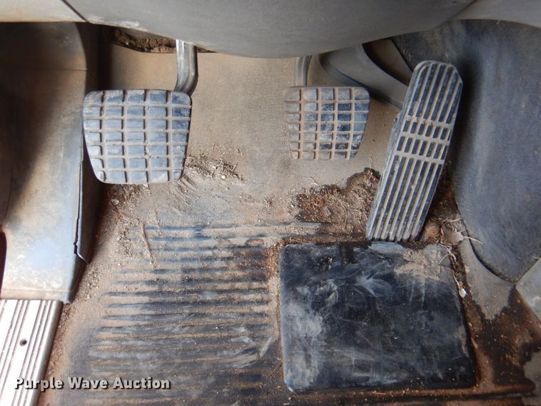 image for item DK8259 2006 Freightliner Columbia 120  feed delivery truck