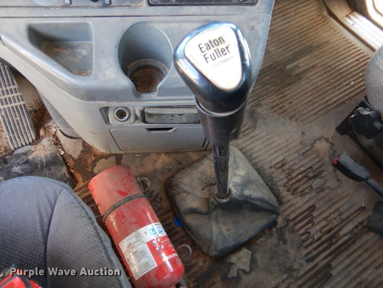 image for item DK8259 2006 Freightliner Columbia 120  feed delivery truck