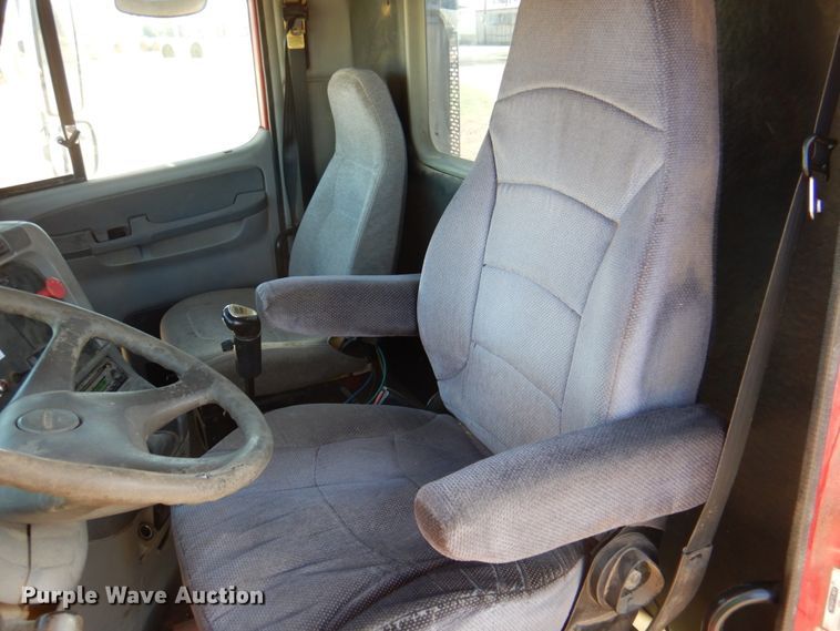 image for item DK8259 2006 Freightliner Columbia 120  feed delivery truck