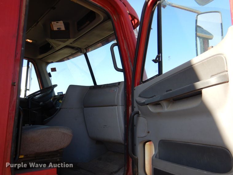 image for item DK8259 2006 Freightliner Columbia 120  feed delivery truck