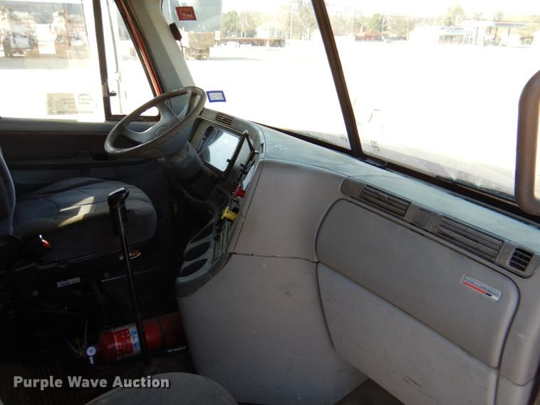 image for item DK8259 2006 Freightliner Columbia 120  feed delivery truck