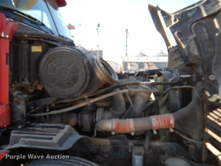 image for item DK8259 2006 Freightliner Columbia 120  feed delivery truck