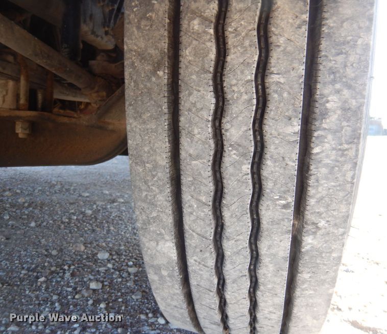 image for item DK8259 2006 Freightliner Columbia 120  feed delivery truck