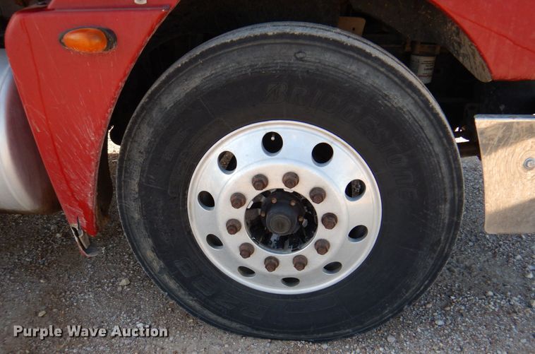 image for item DK8259 2006 Freightliner Columbia 120  feed delivery truck