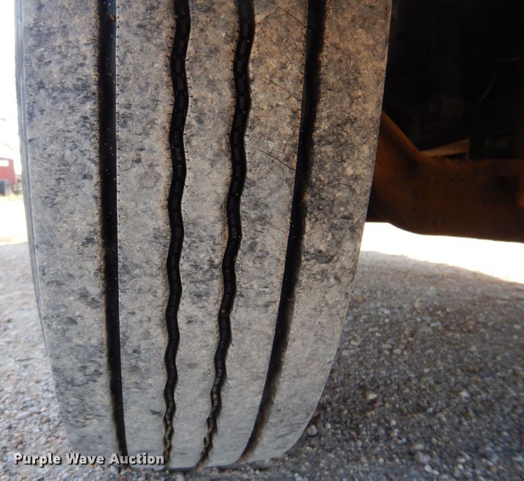 image for item DK8259 2006 Freightliner Columbia 120  feed delivery truck