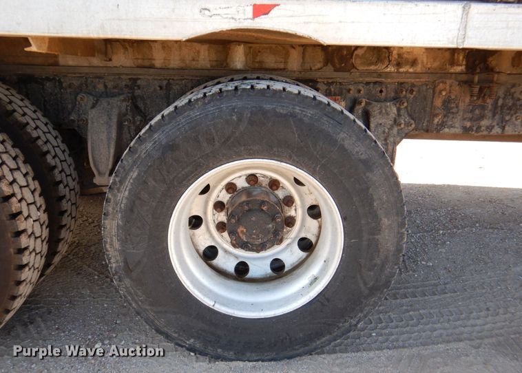 image for item DK8259 2006 Freightliner Columbia 120  feed delivery truck