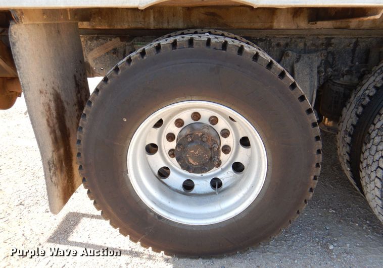 image for item DK8259 2006 Freightliner Columbia 120  feed delivery truck