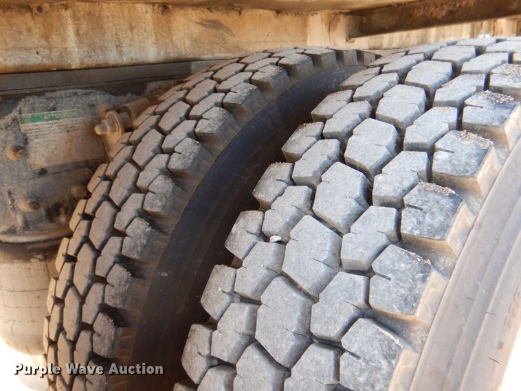 image for item DK8259 2006 Freightliner Columbia 120  feed delivery truck