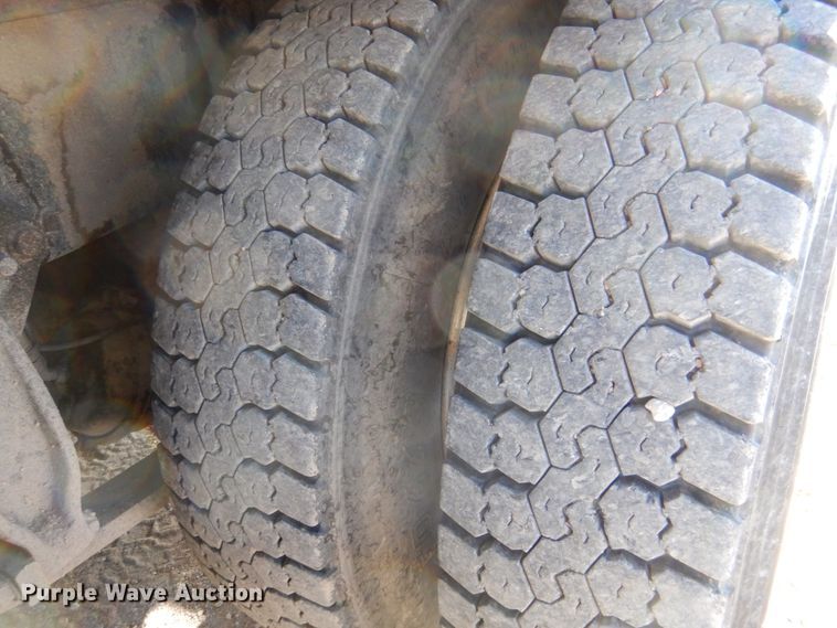 image for item DK8259 2006 Freightliner Columbia 120  feed delivery truck