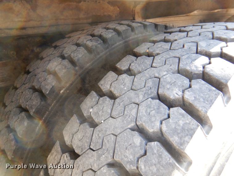 image for item DK8259 2006 Freightliner Columbia 120  feed delivery truck