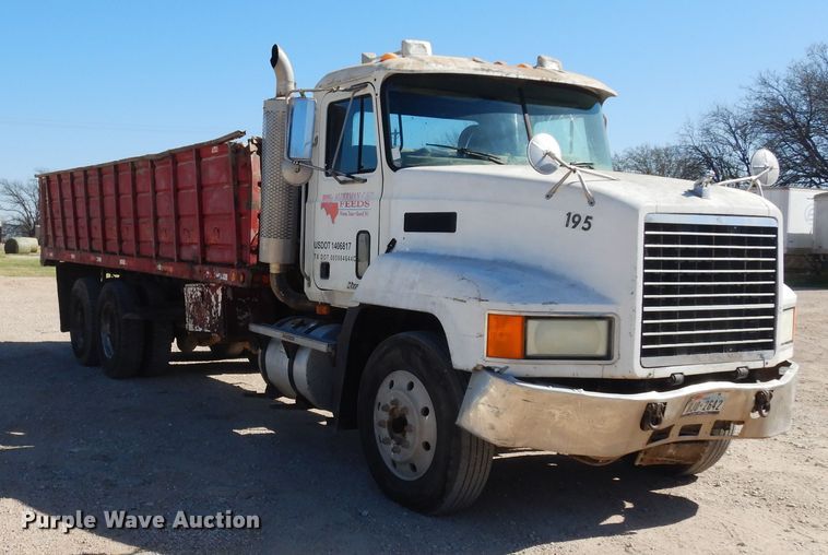 image for item DK8265 1999 Mack CH613  dump truck