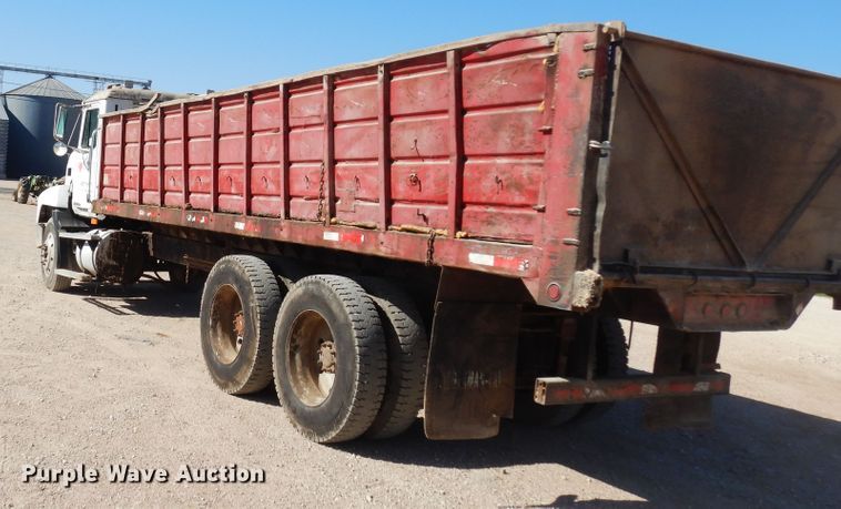 image for item DK8265 1999 Mack CH613  dump truck