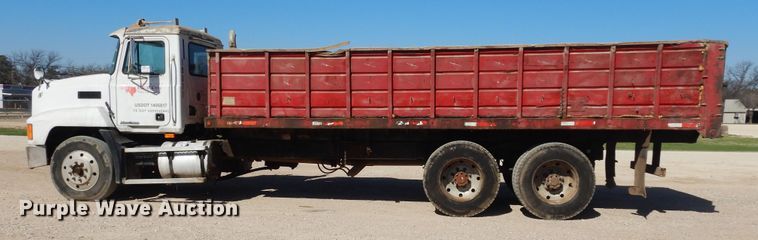 image for item DK8265 1999 Mack CH613  dump truck