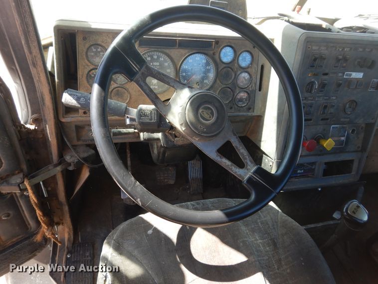 image for item DK8265 1999 Mack CH613  dump truck