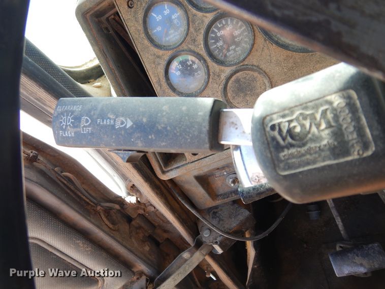 image for item DK8265 1999 Mack CH613  dump truck