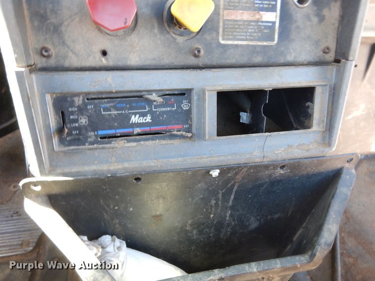 image for item DK8265 1999 Mack CH613  dump truck