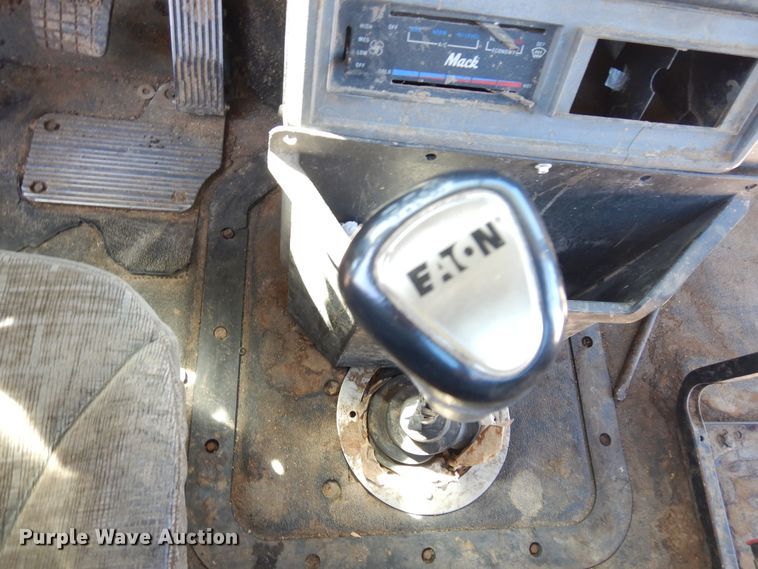 image for item DK8265 1999 Mack CH613  dump truck