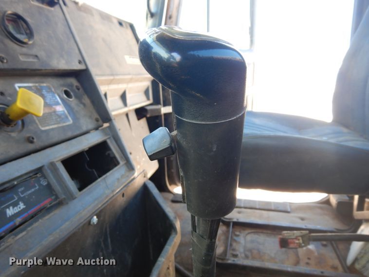 image for item DK8265 1999 Mack CH613  dump truck