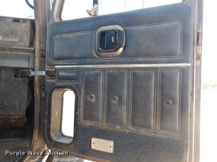 image for item DK8265 1999 Mack CH613  dump truck