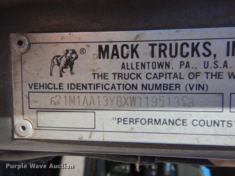image for item DK8265 1999 Mack CH613  dump truck