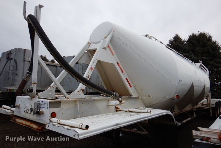 image for item DL5965 1973 Fruehauf  pneumatic dry bulk trailer