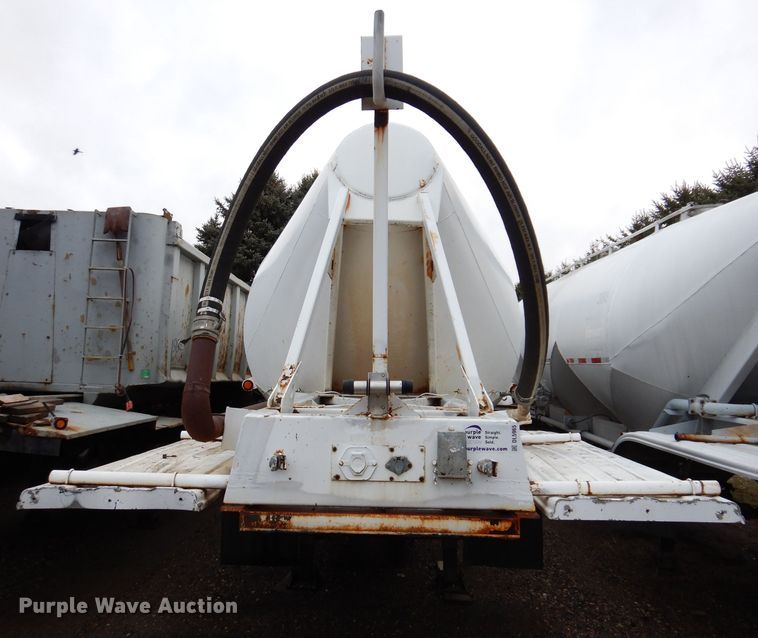 image for item DL5965 1973 Fruehauf  pneumatic dry bulk trailer