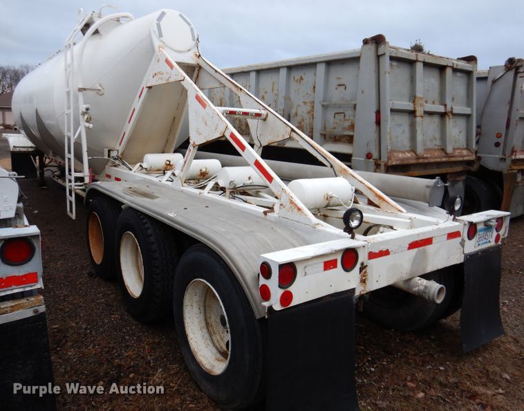 image for item DL5965 1973 Fruehauf  pneumatic dry bulk trailer