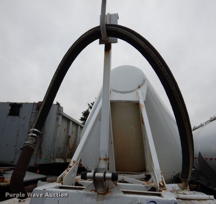 image for item DL5965 1973 Fruehauf  pneumatic dry bulk trailer