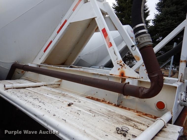 image for item DL5965 1973 Fruehauf  pneumatic dry bulk trailer