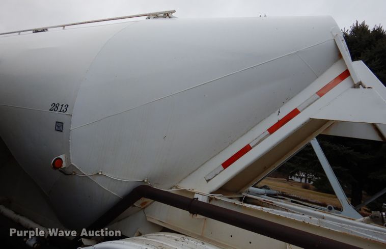 image for item DL5965 1973 Fruehauf  pneumatic dry bulk trailer