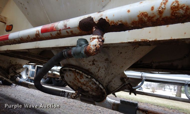 image for item DL5965 1973 Fruehauf  pneumatic dry bulk trailer