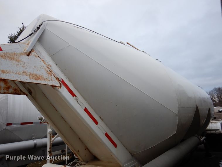 image for item DL5965 1973 Fruehauf  pneumatic dry bulk trailer