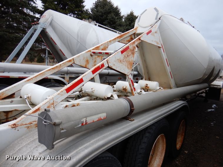 image for item DL5965 1973 Fruehauf  pneumatic dry bulk trailer