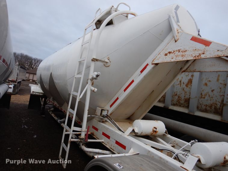 image for item DL5965 1973 Fruehauf  pneumatic dry bulk trailer