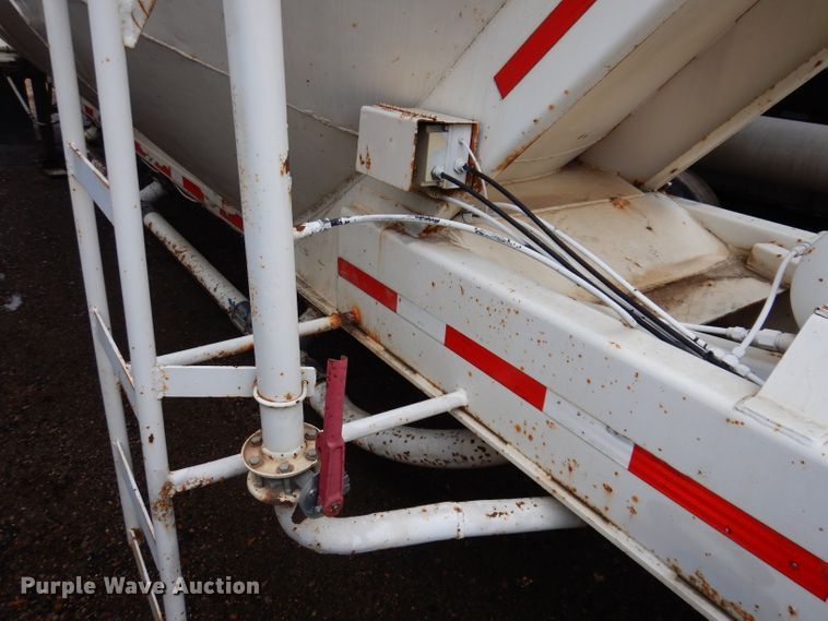 image for item DL5965 1973 Fruehauf  pneumatic dry bulk trailer