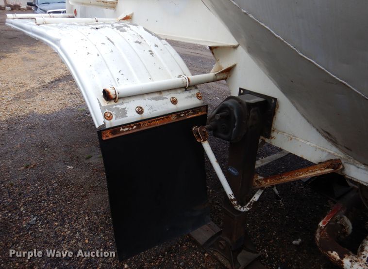 image for item DL5965 1973 Fruehauf  pneumatic dry bulk trailer