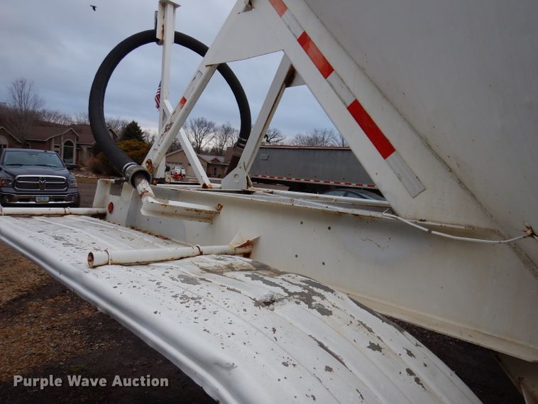 image for item DL5965 1973 Fruehauf  pneumatic dry bulk trailer