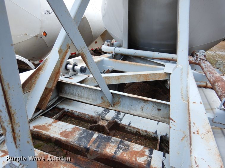 image for item DL5966 1987 Fruehauf  pneumatic dry bulk trailer