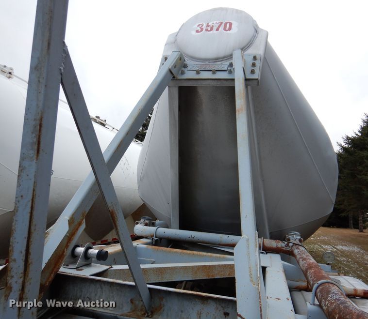 image for item DL5966 1987 Fruehauf  pneumatic dry bulk trailer